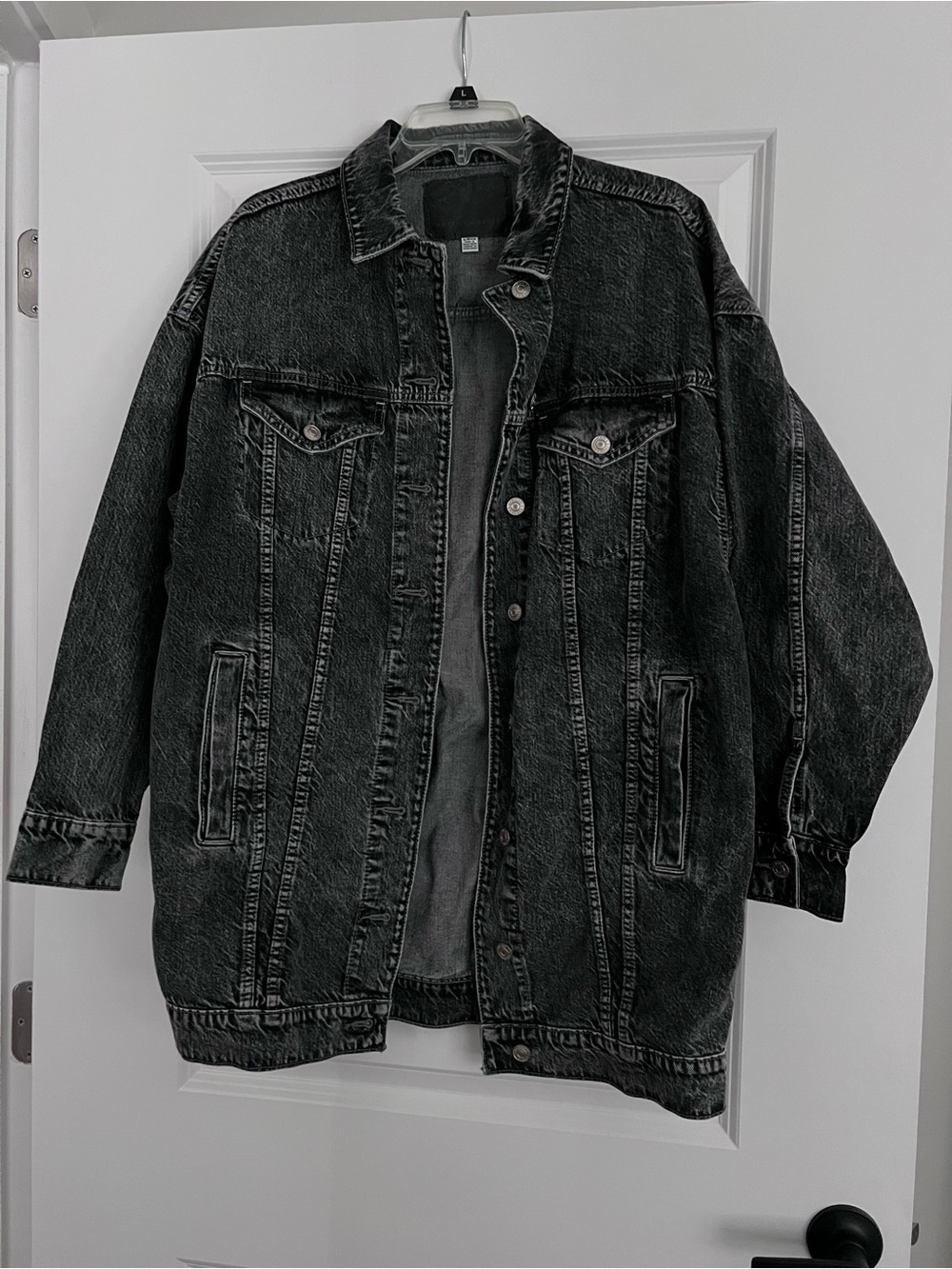 American Eagle Outfitters Oversized Women’s Black Acid Wash Denim Jacket Size S